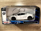 Maisto 1:24 diecast sports car model in display box, white, with clear window