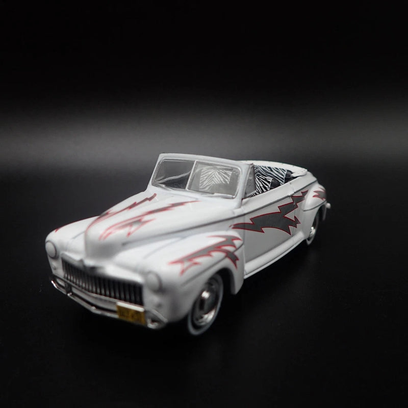 1948 48 FORD DE LUXE GREASED LIGHTNING GREASE WHITE 1:64 SCALE DIECAST MODEL CA