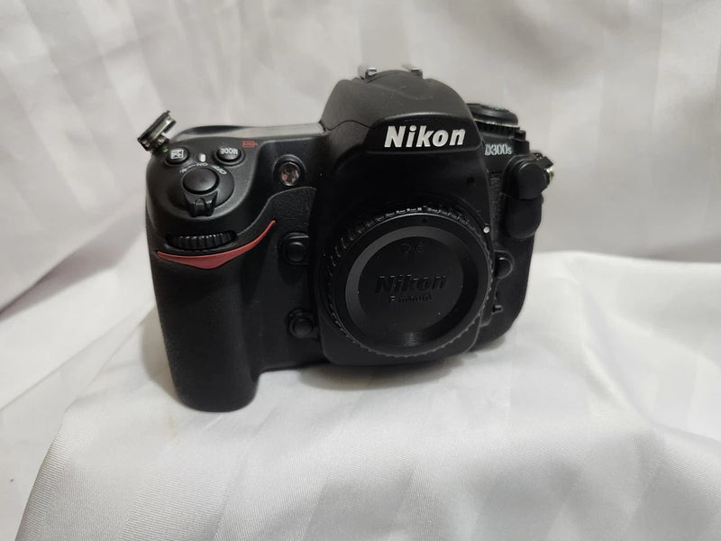 Nikon D300S DSLR camera body - Stock: Multi
