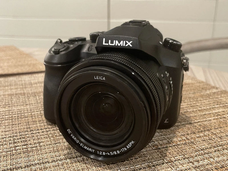 Panasonic LUMIX FZ2500 20.1MP Digital SLR Camera (FOR PARTS)