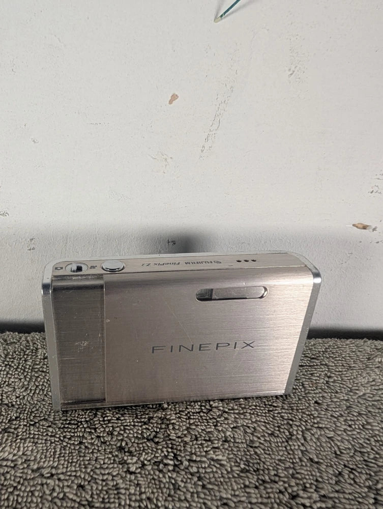 Used Fujifilm Finepix Z2 Digital Compact - Silver - Tested Working