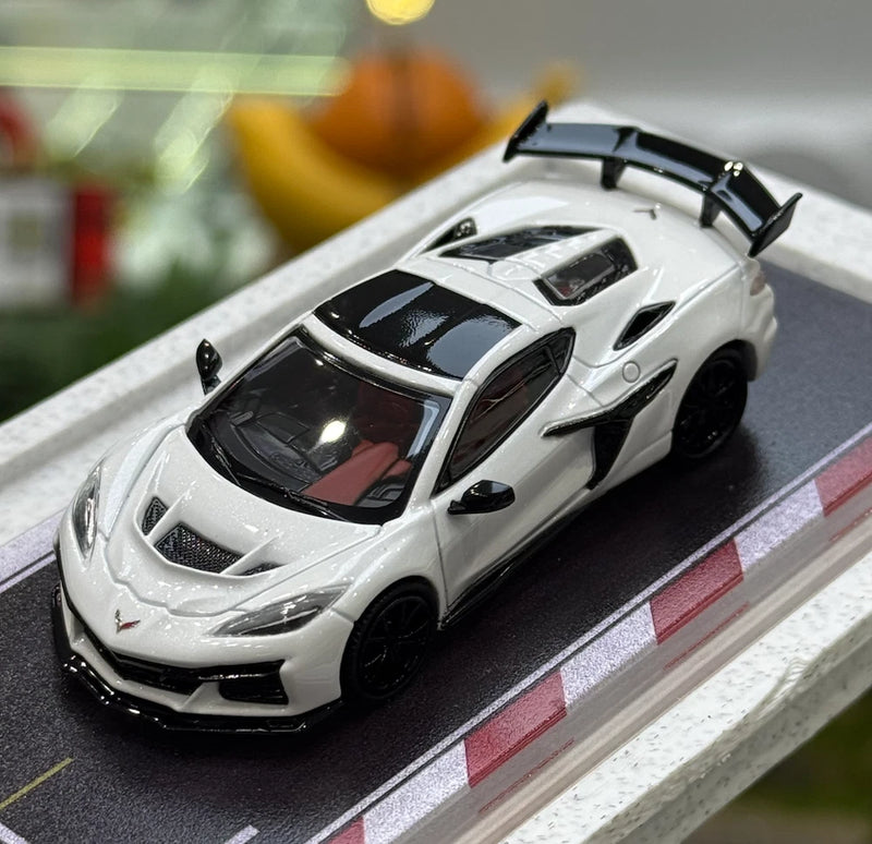FW 1:64 White C8 ZR1 Coupe Sports Model Diecast Display Car