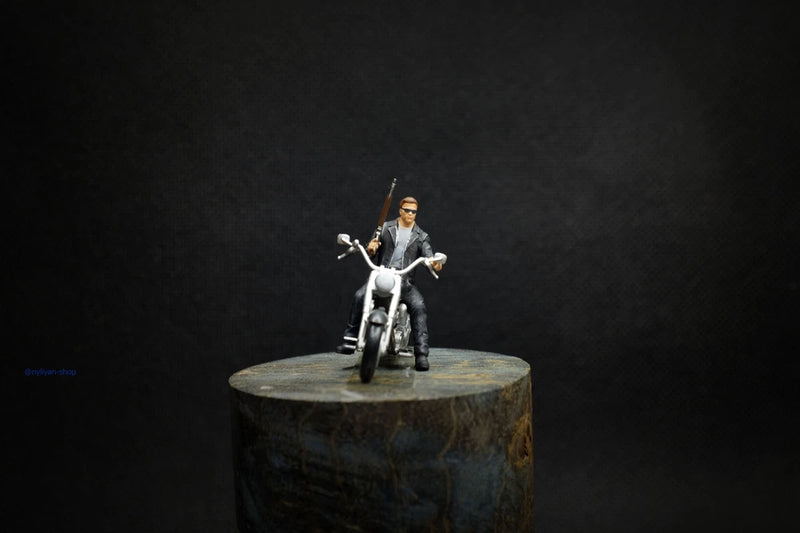 1/43 1/64 1/87 Miniatures Terminator Motorcycle Man Scene Prop Figures For Cars