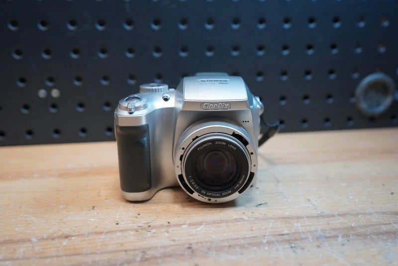 (S) Fujifilm FinePix 3800 Silver 3.2MP Digital Camera 6x Optical Zoom