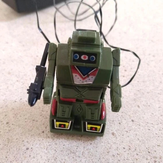 Vintage Straco Pow-R-Bots Robot 1984 Remote Control Converts to Tank Transformer Converter