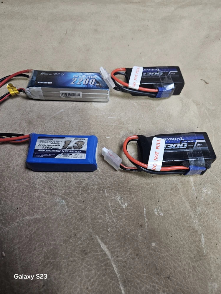 RC LiPo Battery Lot 4x 3S 11.1V Gens Ace 2200mAh Turnigy Admiral 1300mAh EC3. Battery