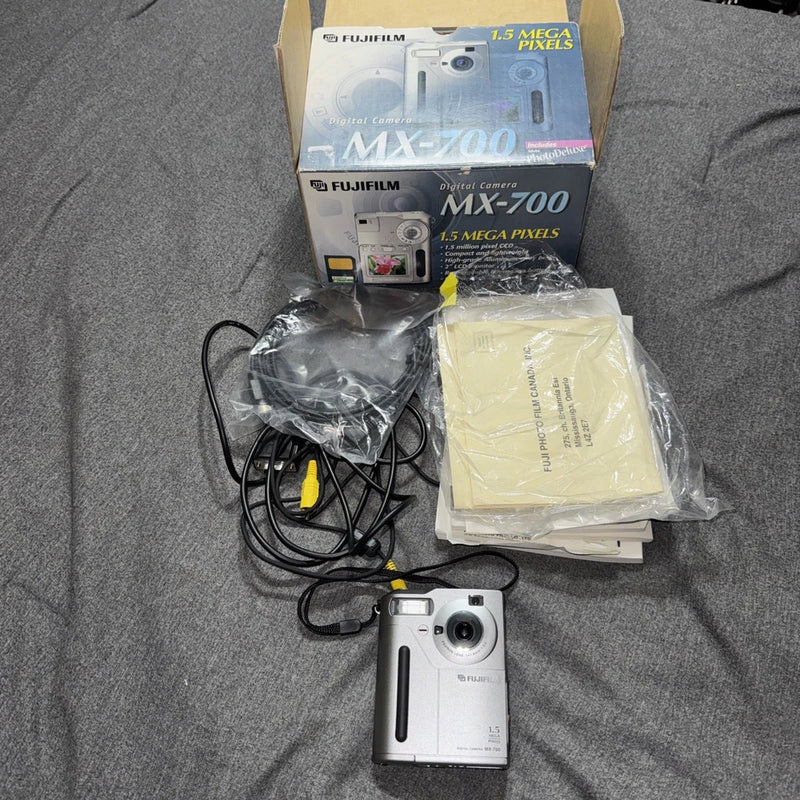Fujifilm MX 700 1.5MP Digital Camera - Silver No Battery/charger Lens Issue