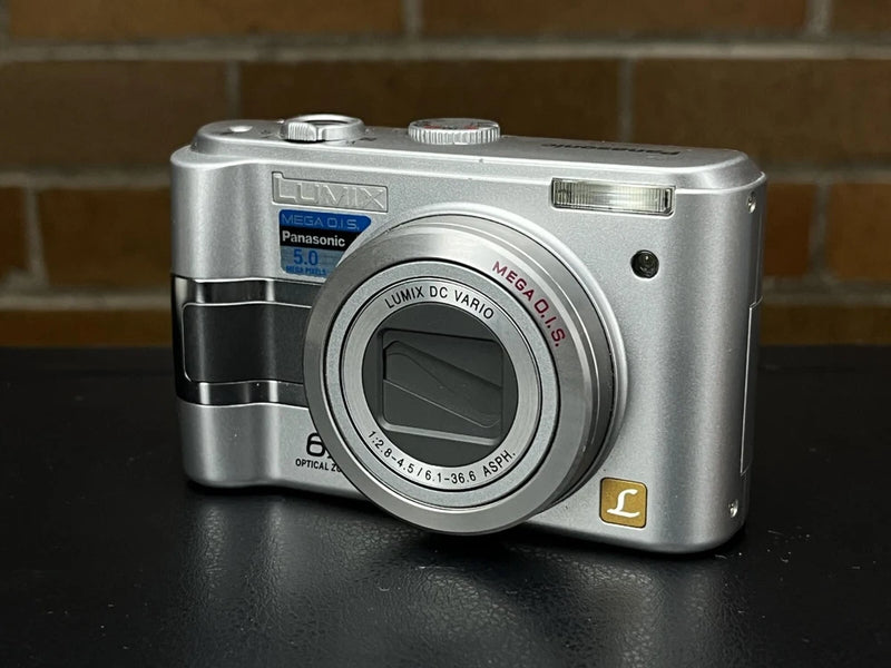 Panasonic Lumix DMC-LZ3 Digital Point and Shoot Camera