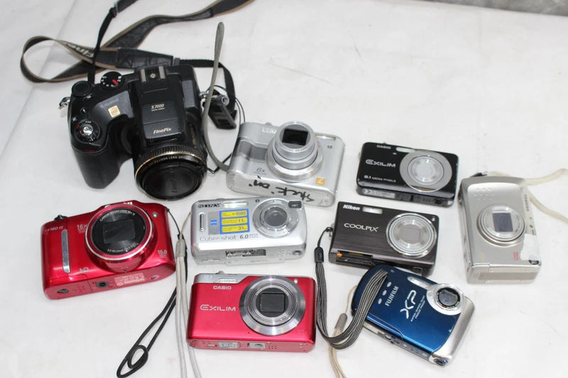 Lot of 9 Digital Cameras Diff Brands - Broken - SOLD AS IS, For Parts and Repair