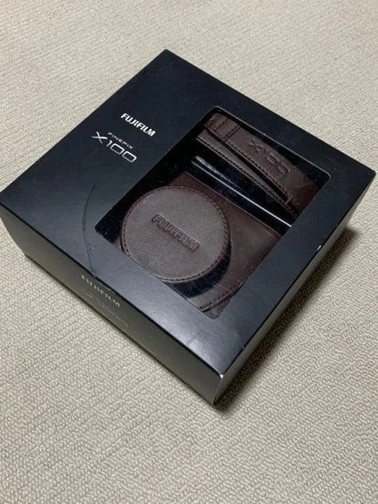 Super FUJIFILM X100 Exclusive Leather Jacket Set