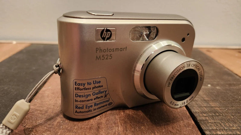 HP PhotoSmart M525 6.0MP Digital Camera Silver w Case