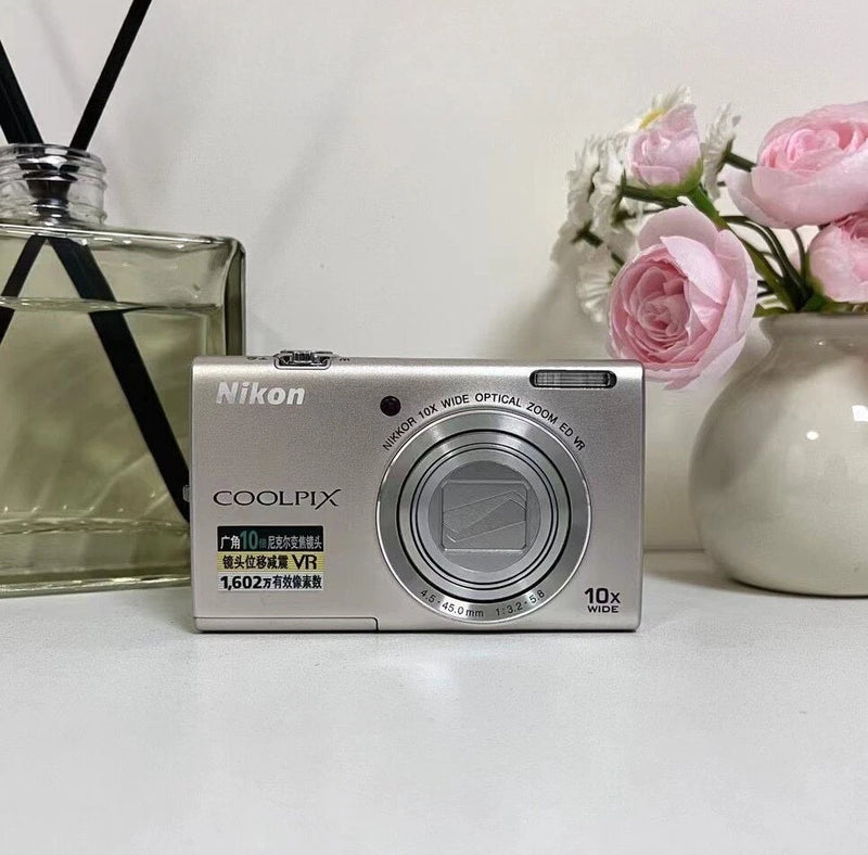 Nikon COOLPIX S6200 Digital Camera 16MP 10x Optical Zoom with Accessories Silver
