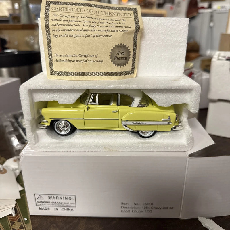 ARKO PRODUCTS 1954 Chevy Bel Air Sport Coupe Yellow 1:32 Diecast Model Car