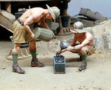 Royal Model 1/35 Battery Maintenance Italian Soldiers N.Africa WWII (2 figs) 851 Battery