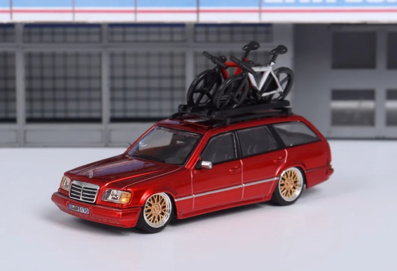 Mortal 1:64 Red VIP S124 E300 Wagon Roof Bike Model Diecast Metal Car