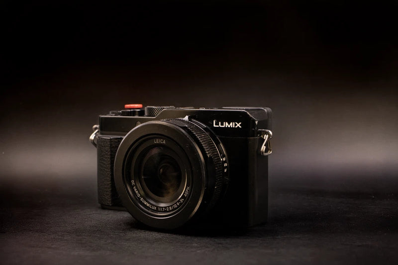 Panasonic Lumix LX100 II Leica f1.7 4K Camera + Flash Hood Filters ¨C EXC