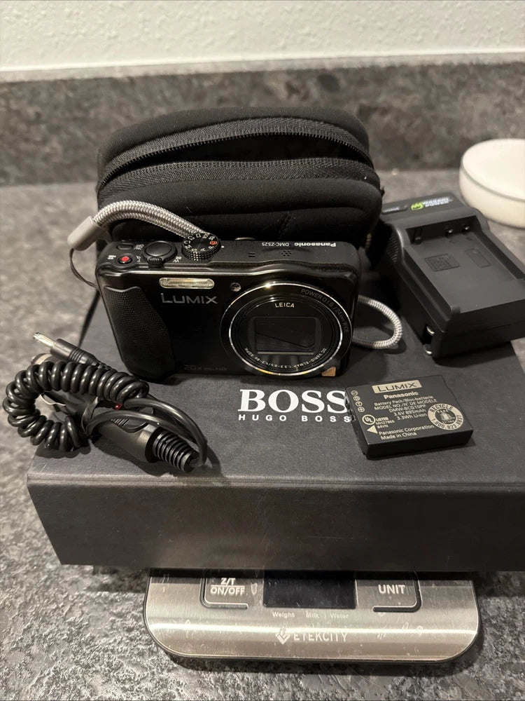Panasonic Lumix DMC-ZS25 16.1MP Digital Camera 2xbatteries, 1xcharger & Case