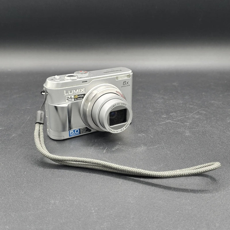 Panasonic LUMIX DMC-LZ2 5.0MP Digital Camera - Silver Partially Working
