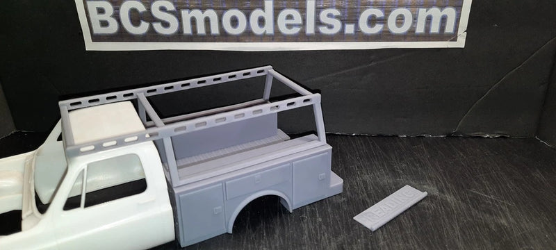 1:24 scale resin truck bed model with ladder rack, light gray and white