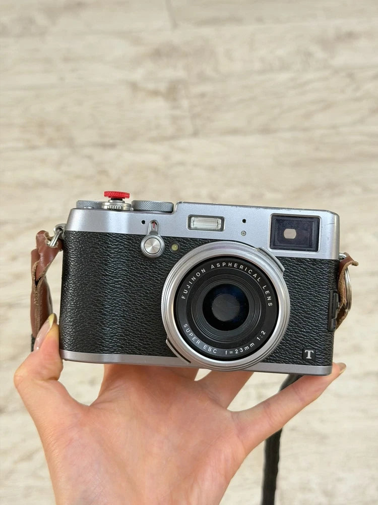 Fujifilm X100T 16.3MP Compact Digital Camera Silver FX-X100T Used