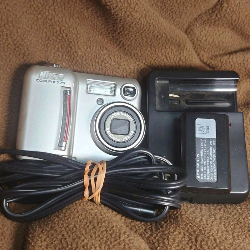 Nikon Working COOLPIX 775 Silver Digital Camera