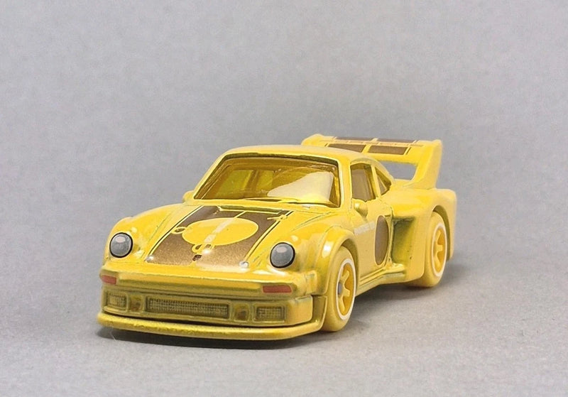 PORSCHE 934/5 Race Car Diorama Collectible DieCast Model 1:64 Yellow LOOSE