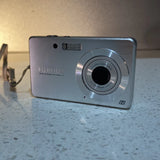 FUJIFILM FINEPIX J15fd 8.2 MP Digital Camera + Case Silver