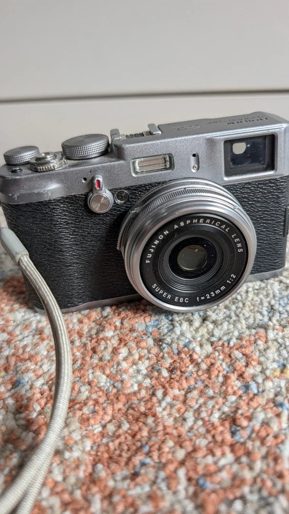 Fujifilm X100 Silver Camera - US seller