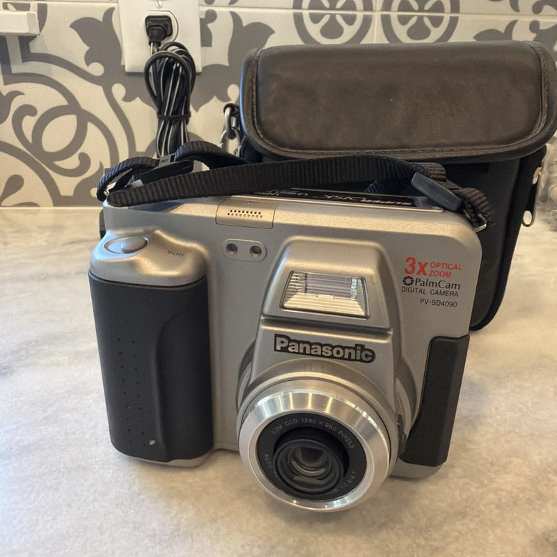 Panasonic PV-SD4090 PalmCam SuperDisk Digital Camera Case & Charger No Disc