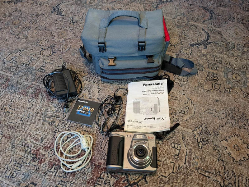 Panasonic PalmCam PV-SD4090 - Powers On - See Pictures - Includes Accessories