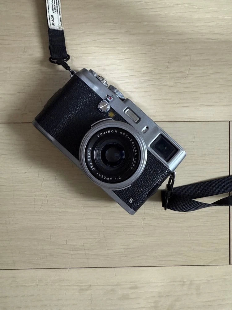 Fujifilm X100S 23mm f/2 ASPH, 16MP DX Sensor, 16.3 MP, Silver/Black Body