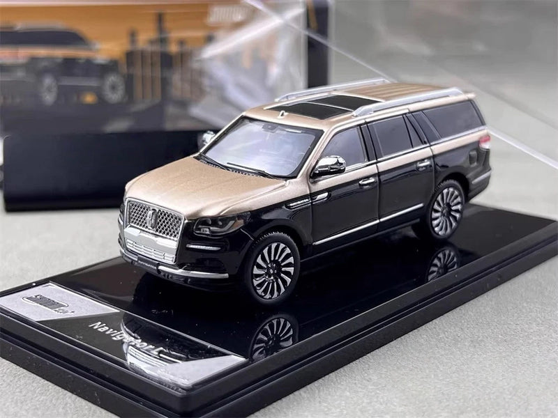 SHADOW PRO 1/64 Scale Lincoln Navigator L Black/Gold Diecast Car Model Toy Gift