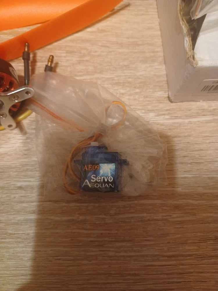 2x 1400kv brushless motors + 5x propellers + 2x 9-grams servos