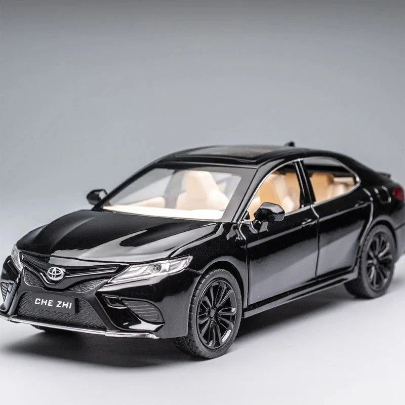 1:24 Toyota Camry SUV Alloy Car Model Metal High Simulation Sound Light Gift Toy