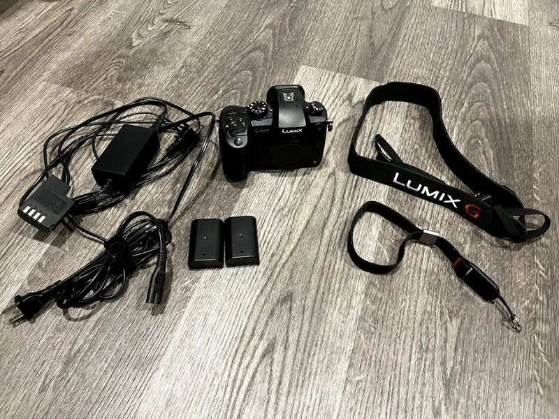 Panasonic LUMIX DC-GH5 20.3 MP Mirrorless Digital Camera - Black (+ accessories)