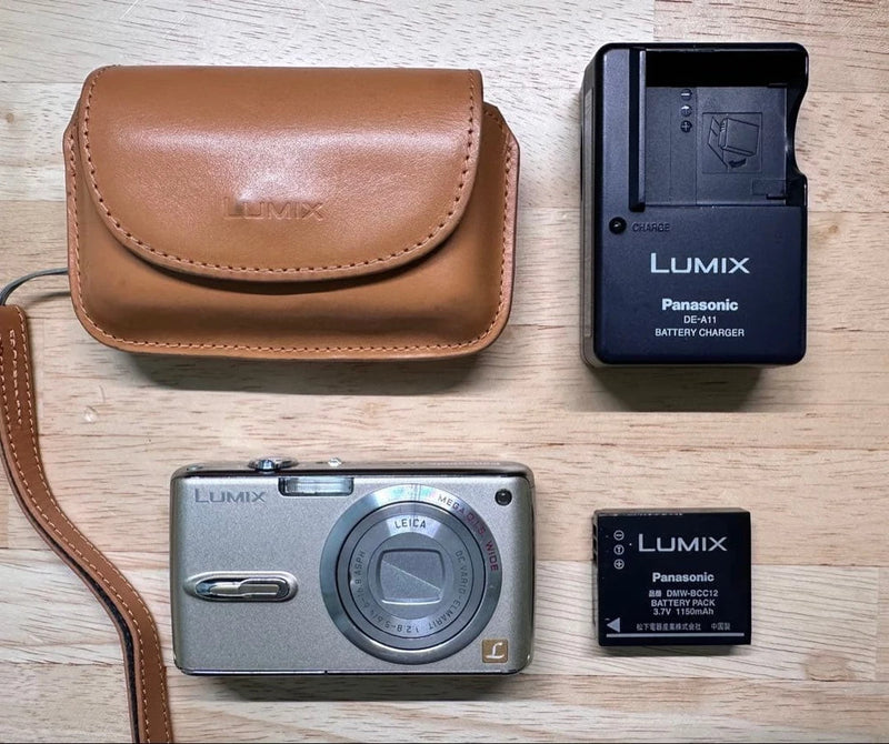 Photo confirmed Panasonic LUMIX DMC-FX07 old condenser digital camera