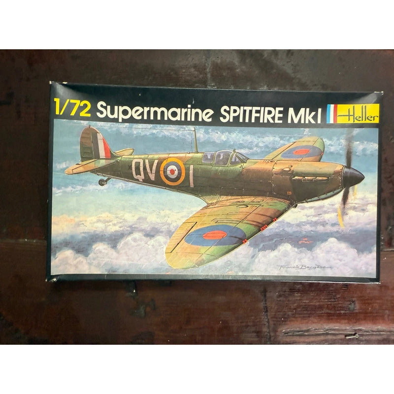 Heller 1/72 Supermarine Spitfire Mk I plastic model kit box, illustrated plane artwork