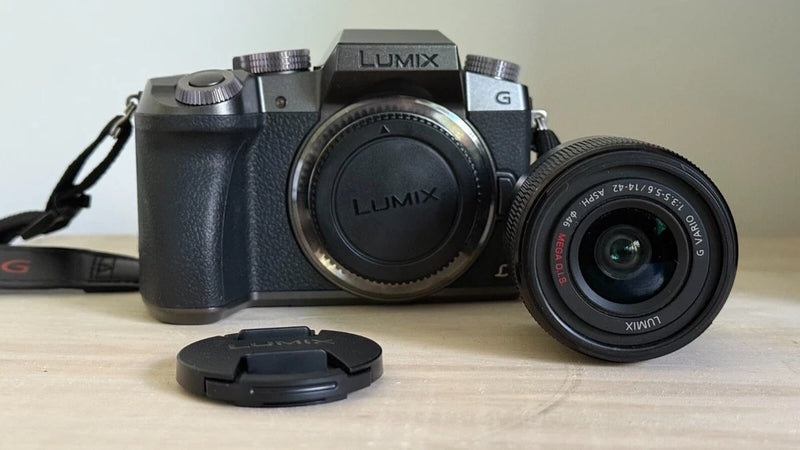 Panasonic Lumix DMC-G7 + full backpack with accessories