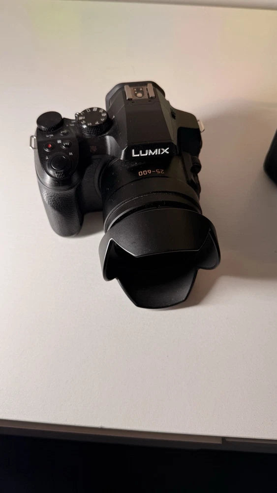 Panasonic Lumix Digital Camera Leica Lens 25-600 Zoom  4K  Video + Accessories