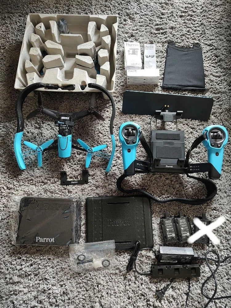 Drone Skycontroller set with quadcopter, camera, controller, propellers, cables, cases