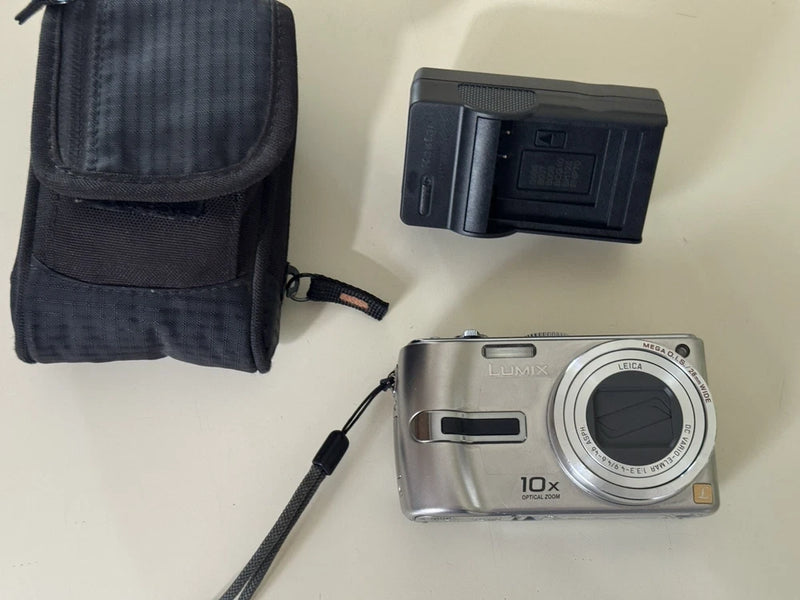 Panasonic LUMIX DMC-TZ3 7.2MP Digital Camera Silver 10x Zoom  Working CLEAN