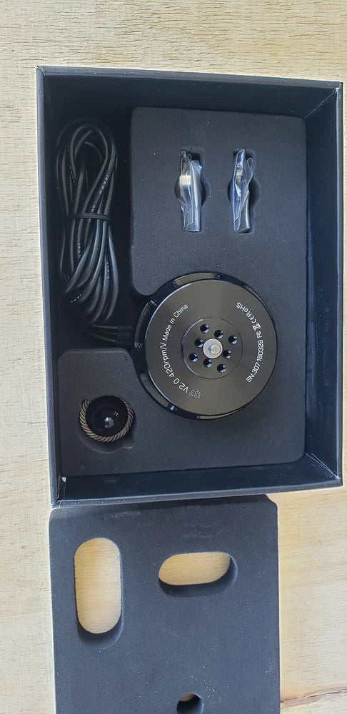 420kv multirotor motor with wires and mounting hardware, shown in packaging
