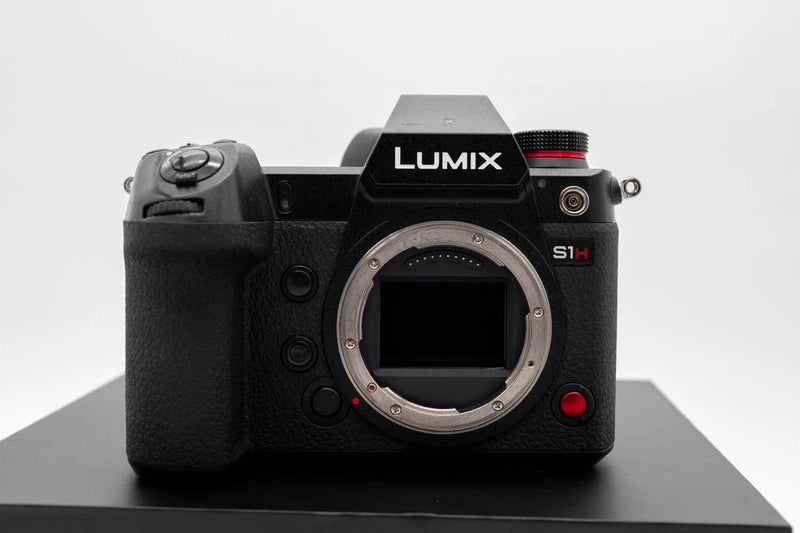 Panasonic Lumix S1H Body ¨C 6K Cinema Camera ¨C 4 OEM Batteries ¨C Box ¨C NICE
