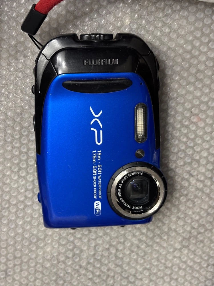FUJIFILM FINEPIX XP80 Compact Digital Camera Tested with Accessories