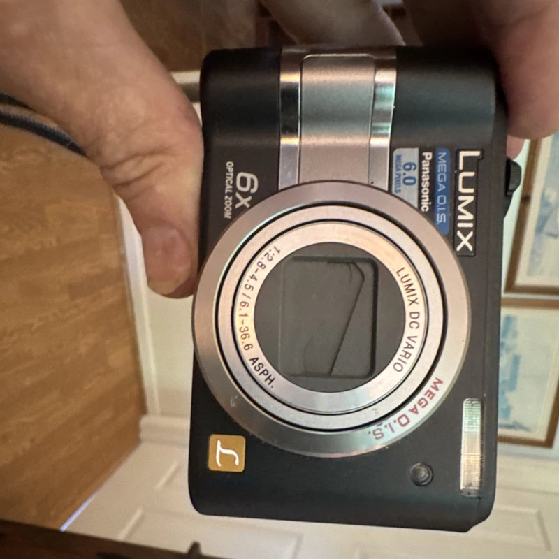 Panasonic LUMIX DMC-LZ6 6.0 MP 6x Optical Zoom MEGA O.I.S. Compact Camera Black