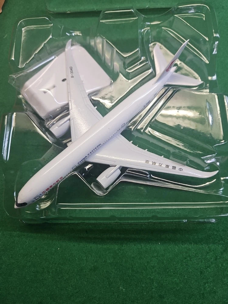 Boeing 304D Model Airplane 1:370 18x18cm With Stand Hobby Decor Collectible