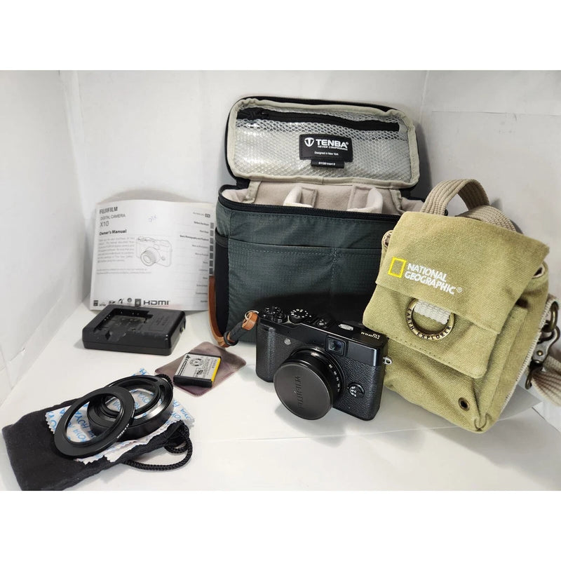 Fujifilm X10 Digital Camera Kit ¨C Fujinon Lens, Accessories barely used mint