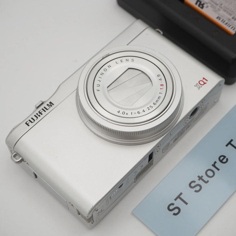 [N Mint] Fujifilm XQ1 X Series 12.0MP Digital Camera Silver w/Battery Charger