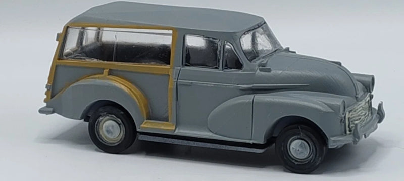 Morris Minor Traveller 1/24 model kit. Requires assembly and painting to finish