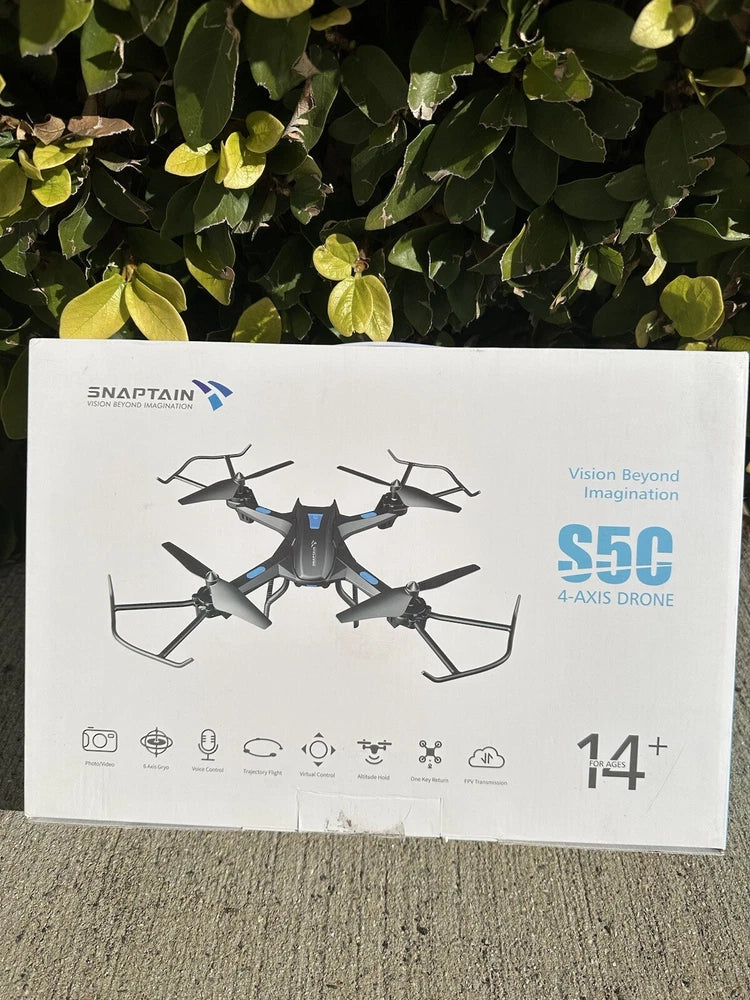 SNAPTAIN S5C WiFi FPV drone box with 4-axis quadcopter illustration